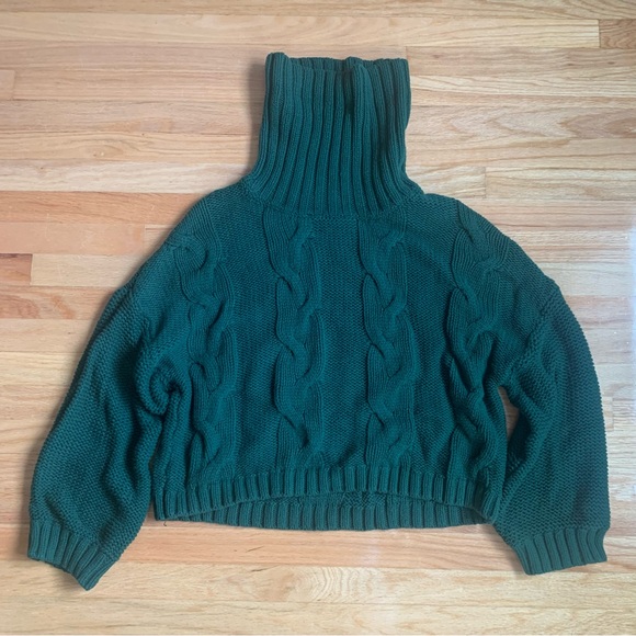 Green Cropped Knit Turtleneck - Picture 2 of 5